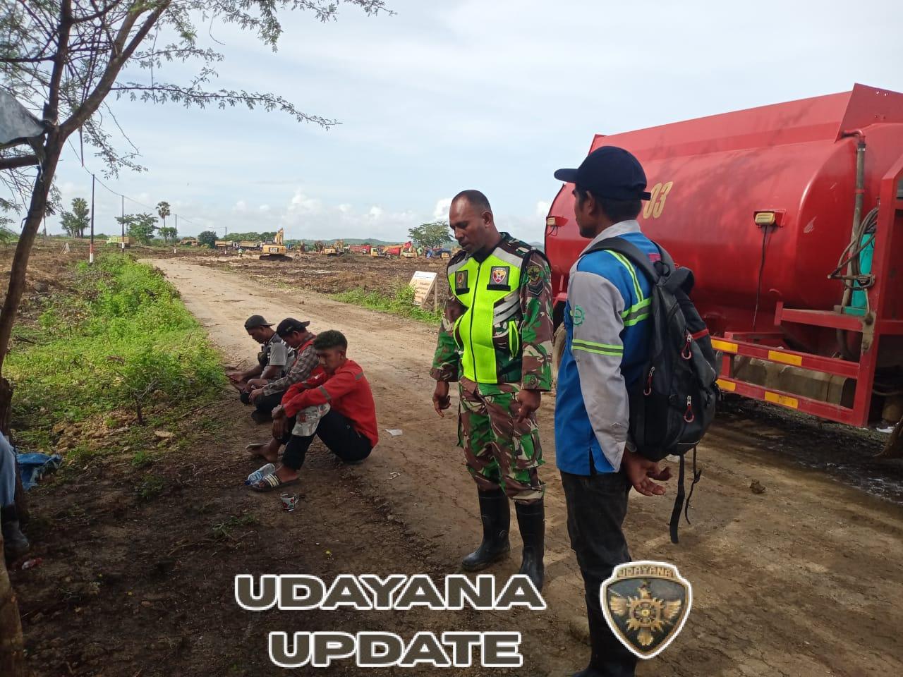 Babinsa Kodim 1627/Rote Ndao Monitoring dan Amankan Pembangunan Sentra Industri Garam Nasional
