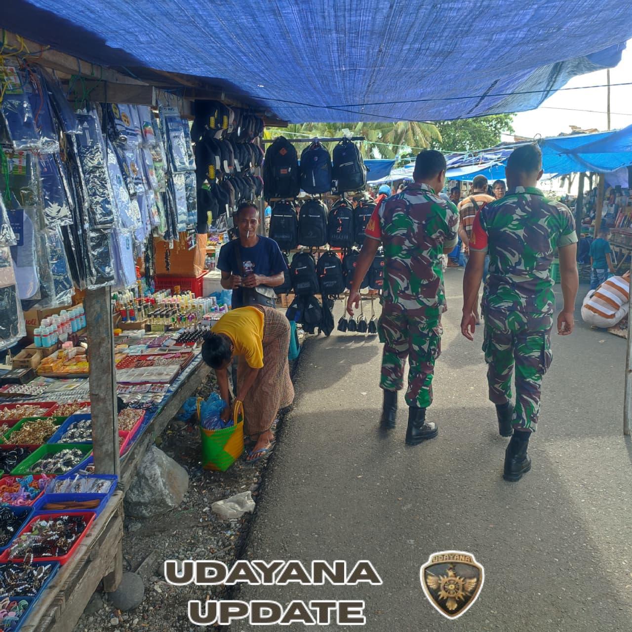 Babinsa Koramil 1625-04/Mauponggo Patroli Keamanan Pasar Mauponggo, Situasi Aman Kondusif