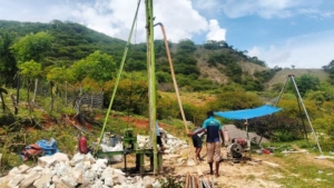 Babinsa Koramil 1625-05/Aesesa Pantau Progres Sumur Bor Kerma BNPB di Kampung Kajulaki