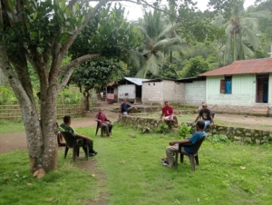 Babinsa Koramil 1602-04/Maurole Monitoring Pamwil dan Komsos di Desa Woloau