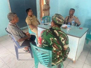 Jaga Kamtibmas, Babinsa Maurole Bersama Perangkat Desa Tou Ciptakan Wilayah Aman