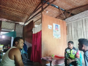 Jaga Kamtibmas, Babinsa Detukeli Hadir dan Berdialog dengan Warga Desa Kanganara