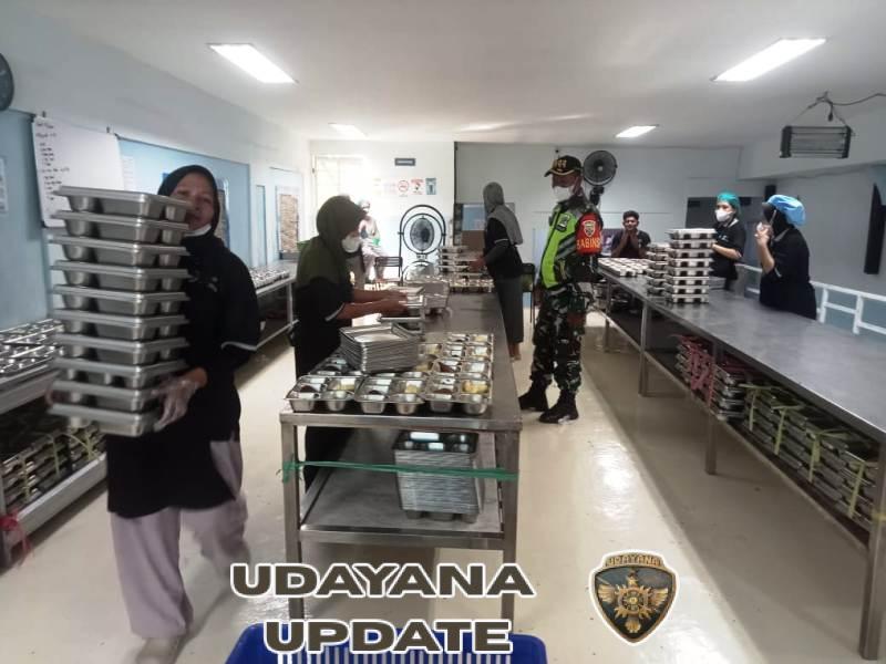 Pastikan Pendistribusian MBG Lancar, Babinsa Ende Timur Monitoring Kegiatan di Sekolah