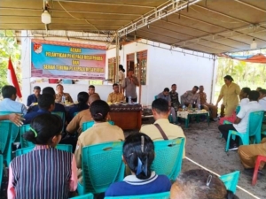 Dukung Pemerintahan Desa, Babinsa Talibura Hadiri Pelantikan Pj Kades Pruda