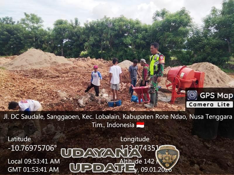 Babinsa Koramil 1627-01/Baa Monitoring Pemasangan Fondasi KDKMP di Desa Lekunik