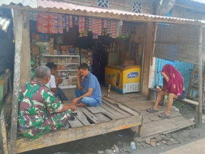 Babinsa Tanju Laksanakan Komsos dan Monitoring Wilayah di Dusun Trawang