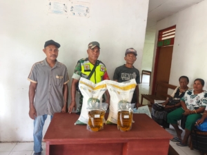 TNI AD Kawal Penyaluran BCRP, Babinsa Pastikan Bantuan Tepat Sasaran di Desa Nuanaga