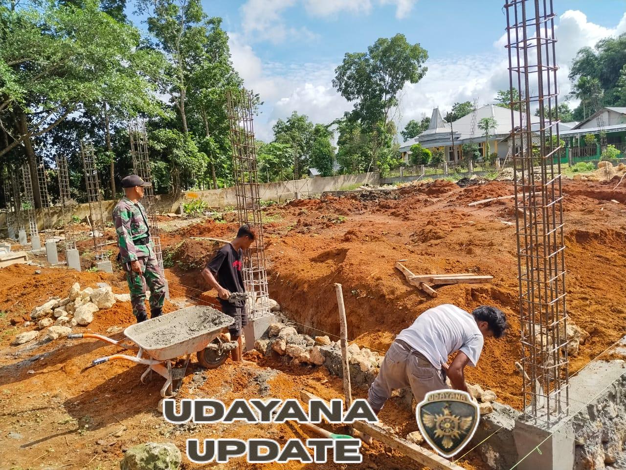 Dukung Perekonomian Desa, Babinsa Pantau Pembangunan Koperasi di Malinjak