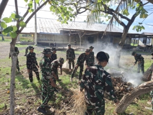 Peduli Lingkungan dan Rumah Ibadah, Prajurit Yonif TP 834/WM Bersama Warga Marapokot