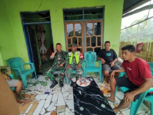 Babinsa Sertu Silas Kikhau Jalin Kedekatan dengan Warga Desa Tematana