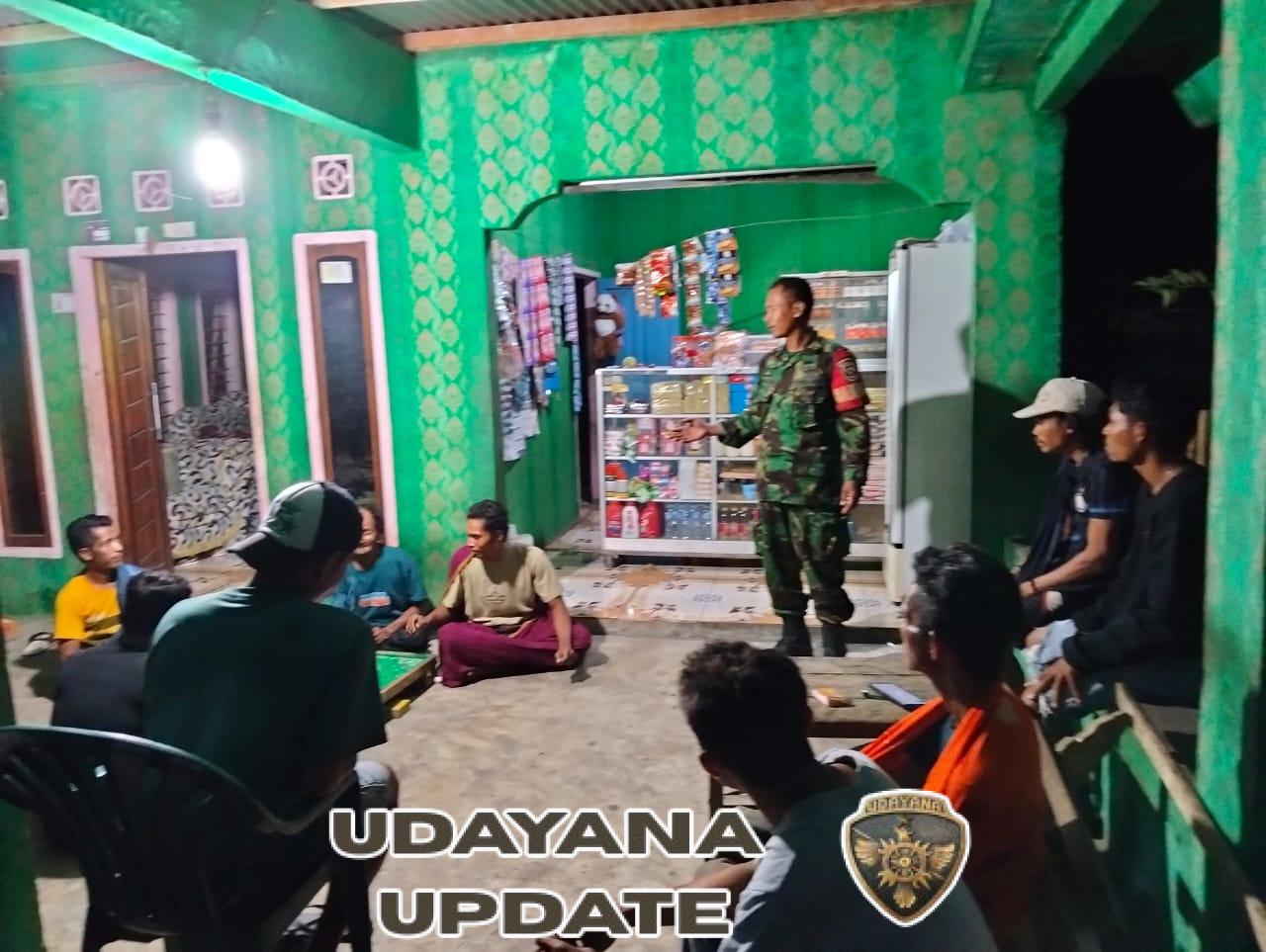 Tingkatkan Kamtibmas, Babinsa Pantau Ronda Malam Warga di Dusun Oi Ua