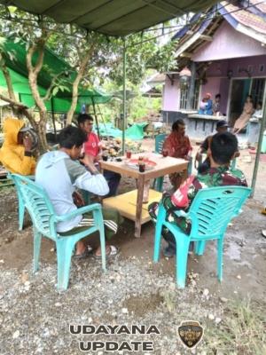 Jalin Kedekatan dengan Warga, Babinsa Taliwang Tekankan Kewaspadaan Perubahan Cuaca di Desa Manemeng