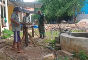 Babinsa Awasi Pekerjaan Pondasi Cakar Ayam di Koperasi Merah Putih Mokdale