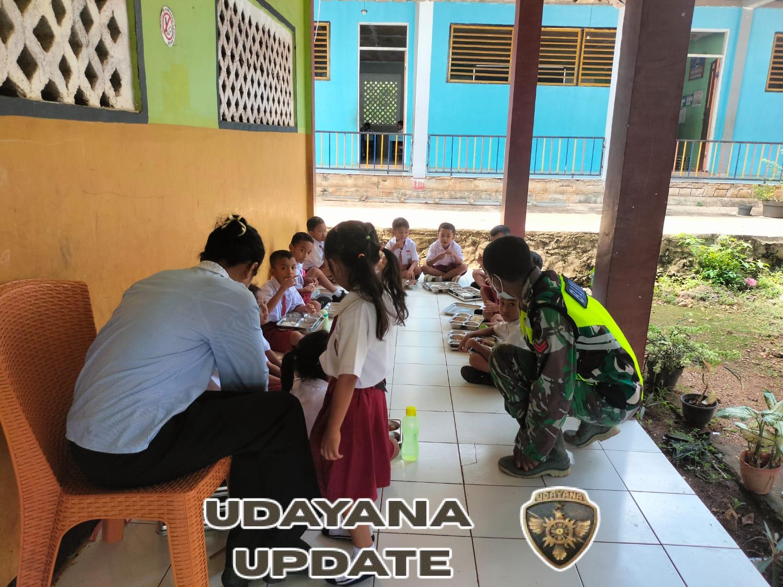 Babinsa Pantai Baru Dampingi Pemberian Makan Bergizi Gratis untuk 3.093 Pelajar
