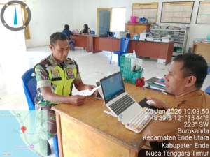 Perbarui Data Teritorial, Babinsa Kodim 1602/Ende Koordinasi dengan Staf Desa Raterua