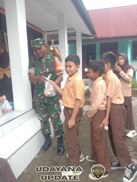 Babinsa Seteluk Dampingi Program Makan Bergizi Gratis di SDN 2 Air Suning
