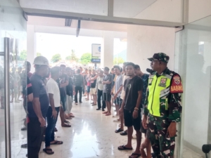 Sinergi TNI dan Instansi Terkait Jaga Keamanan Kapal Darma Rucitra VIII di Pelabuhan IPPI Ende