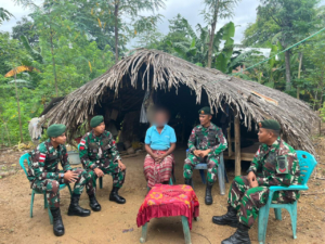 Wujud Sinergitas Dengan Rakyat, Satgas Pamtas Yonarhanud 2 Kostrad Terima Pucuk Senjata.