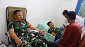 Yonarmed 12 Kostrad Ikut Serta Donor Darah di Kantor Loka POM Belu Sambut HUT BPOM ke-25
