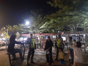 Cegah Dini Kejahatan Malam Hari, Babinsa Ajak Warga Aktifkan Poskamling