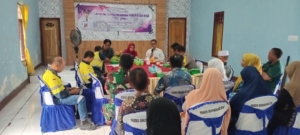 Babinsa Sekongkang Atas Hadiri Diskusi Penanggulangan Banjir Dusun Semelam