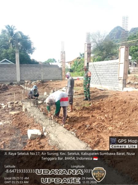 Babinsa Air Suning Kawal Pembangunan Koperasi Merah Putih di Kecamatan Seteluk