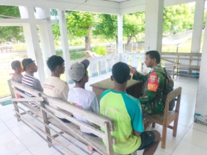 Babinsa Koramil 1618-06/Bian Pererat Hubungan dengan Pemuda dan Orang Tua Desa Ponu