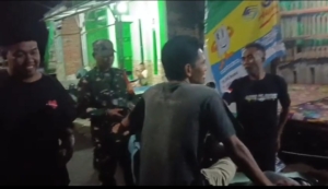 Babinsa Desa Keroya Patroli Kongkow-kongkow, Ajak Warga Jaga Kamtibmas