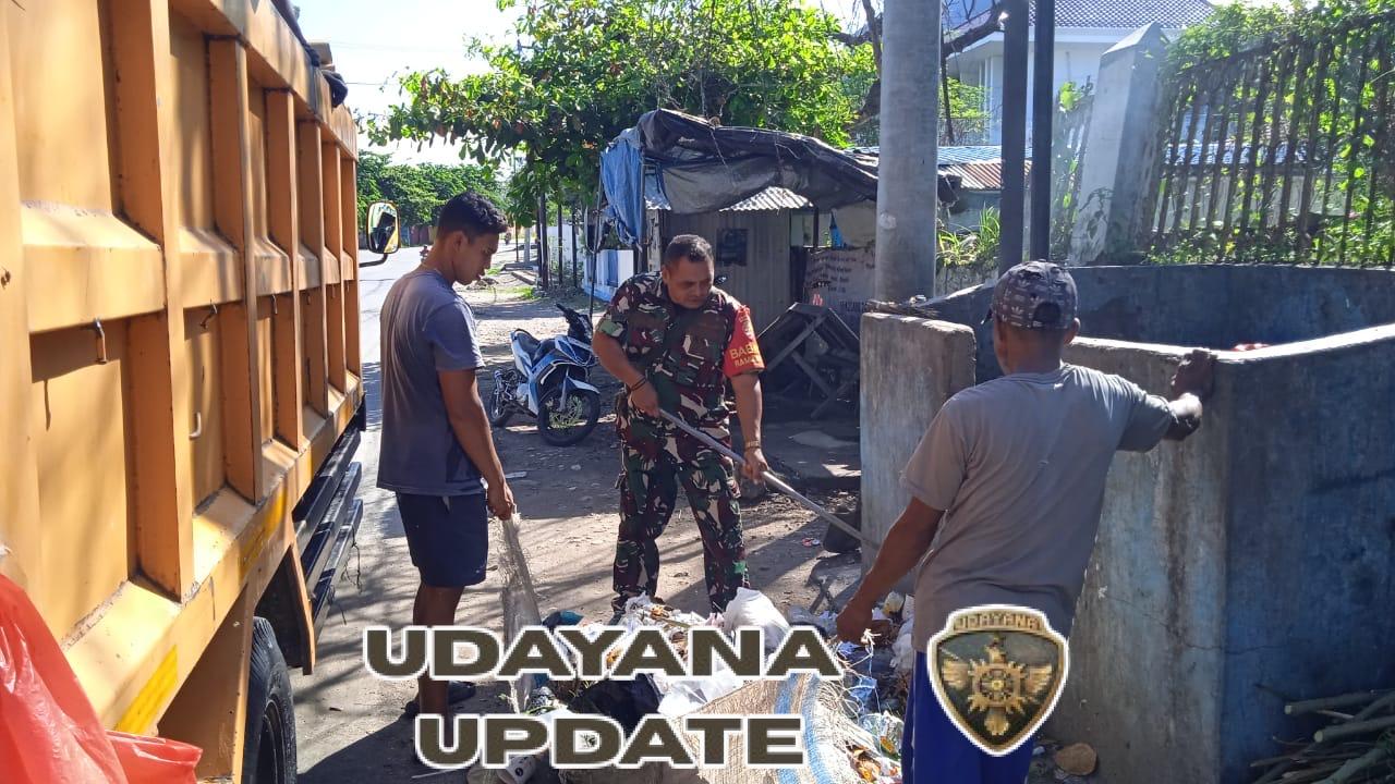 Babinsa Tode Kisar Dukung Kebersihan Lingkungan Bersama Warga