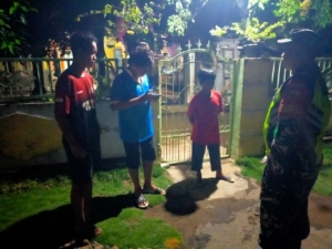 ‎Babinsa Sambelia Gelar Patroli Malam, Perkuat Sinergi Jaga Kamtibmas