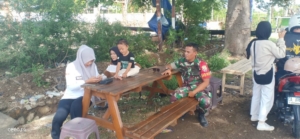 Babinsa Koramil 1628-04/Poto Tano Monitoring Wilayah dan Komsos Bersama Warga Desa Poto Tano