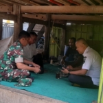 Babinsa Koramil 1628-03/Seteluk Pererat Silaturahmi Melalui Komsos Bersama Warga