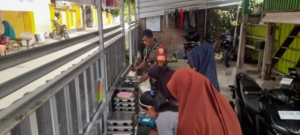 Babinsa Seteluk Tengah Dampingi Program Makan Bergizi Gratis untuk Ibu Hamil dan Balita