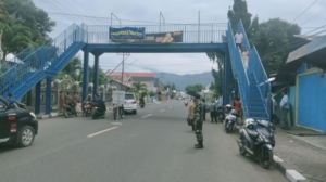 Babinsa Kodim 1622/Alor Amankan Misa Tahun Baru 2026 di Kalabahi