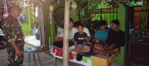 Babinsa Koramil Hu’u Gelar Patroli Ronda Malam Bersama Warga Desa Lepadi