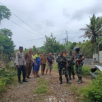 Babinsa Seloto Dampingi Densibang Cek Titik Koordinat Jembatan Desa