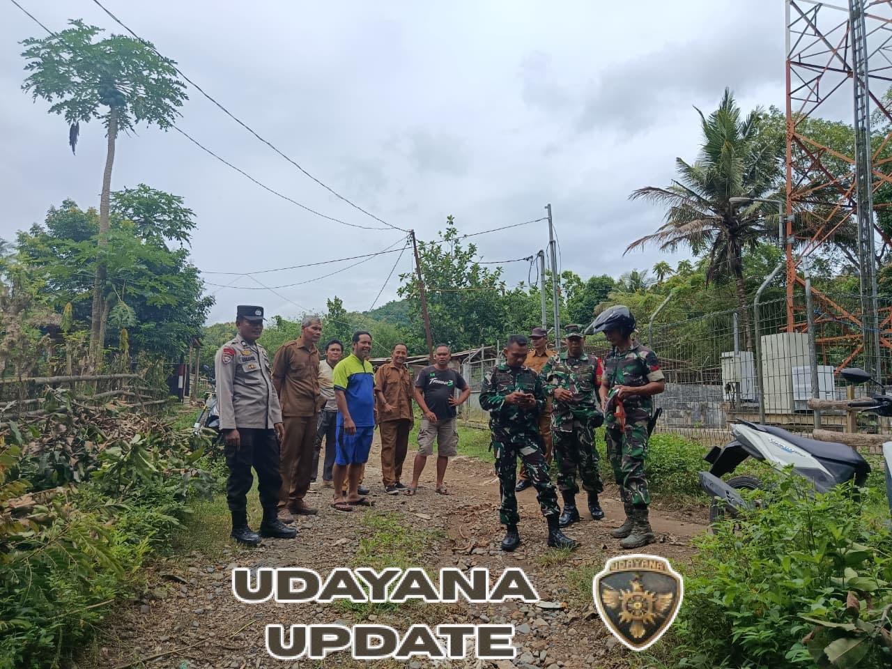 Babinsa Seloto Dampingi Densibang Cek Titik Koordinat Jembatan Desa