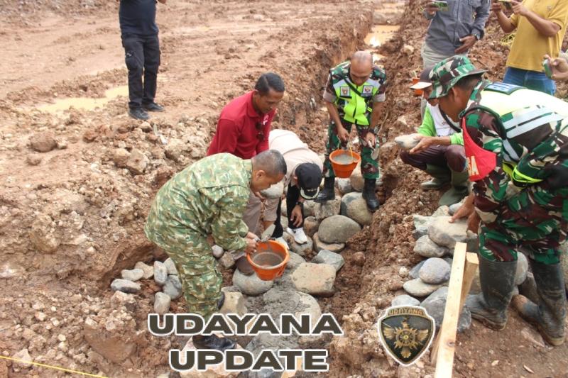 Dandim 1608/Bima Pimpin Peletakan Batu Pertama Gerai Koperasi Desa Merah Putih di Riamau