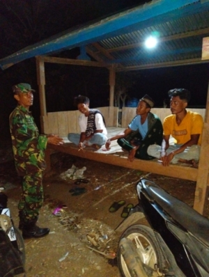 Babinsa Koramil 1614-05/Pekat Intensifkan Ronda Malam di Desa Beringin Jaya
