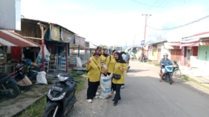 Jum’at Bersih, Koramil 1630-02/Lembor dan Persit Peduli Kebersihan Lingkungan Pasar Lembor