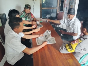 Babinsa Desa Tapir Perkuat Sinergitas Melalui Komsos Bersama Staf Desa dan Bhabinkamtibmas