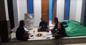 Babinsa Kalijaga Patroli Kongkow-Kongkow, Ajak Warga Jaga Kesehatan dan Keamanan Lingkungan