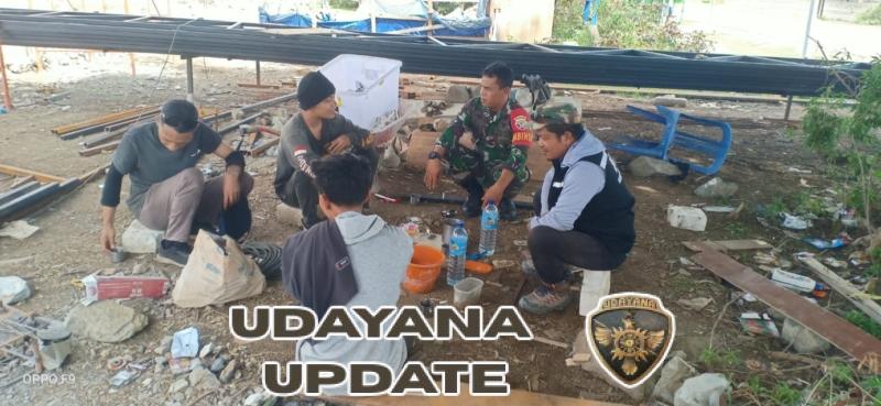 Babinsa Kelanir Laksanakan Komsos dengan Pekerja Pembangunan Dapur SPPG