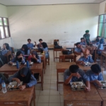 Babinsa Koramil 1628-01/Taliwang Dampingi Program Makan Bergizi Gratis di SMPN 1 Taliwang