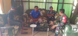 Babinsa Desa Poto Tano Intensifkan Monitoring Wilayah dan Komsos