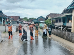 Camat Sekongkang dan BPBD Tinjau Langsung Lokasi Banjir di Desa Tongo