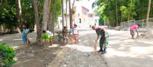 Dari Sapuan Halaman Gereja, Babinsa Bangun Persatuan dan Kepedulian Sosial Warga