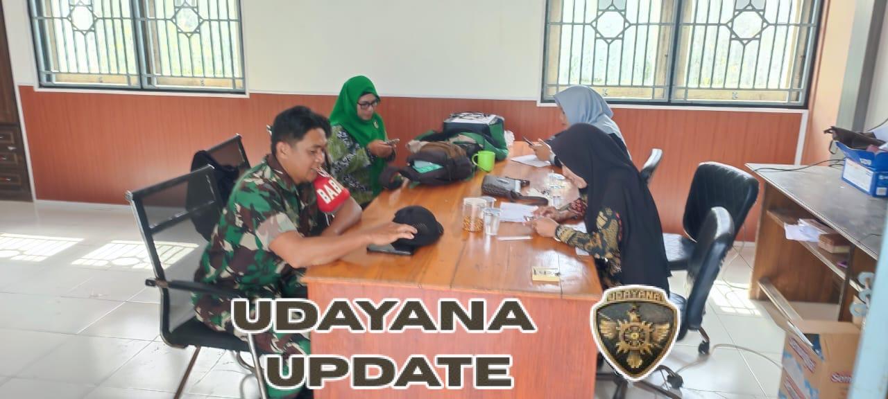 Babinsa Ramil 1628-03/Seteluk Koordinasi dengan PPL Terkait Distribusi Pupuk Petani