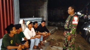 Babinsa Koramil 1614-01/Dompu Gelar Patroli Ronda Malam Bersama Pemuda Sorisakolo