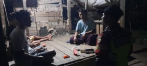 Babinsa Desa Tambora Pantau Ronda Malam dan Kongkow-Kongkow Warga Dusun Garuda